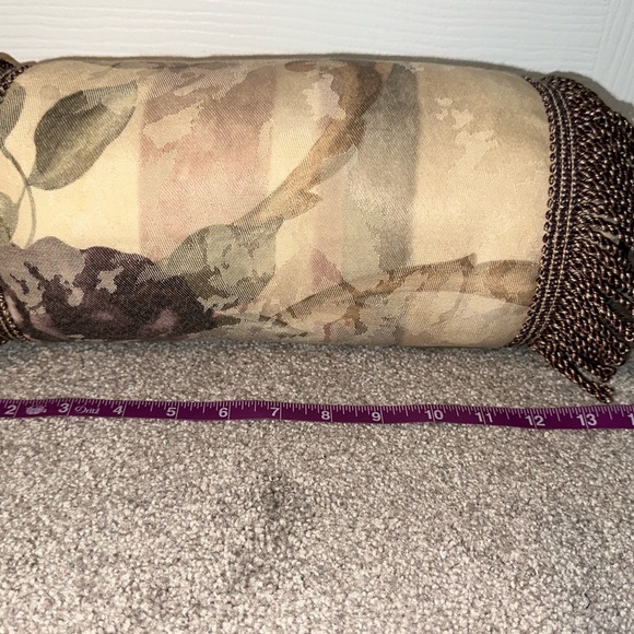 Discontinued Croscrill throw pillow - Picture 2 of 3